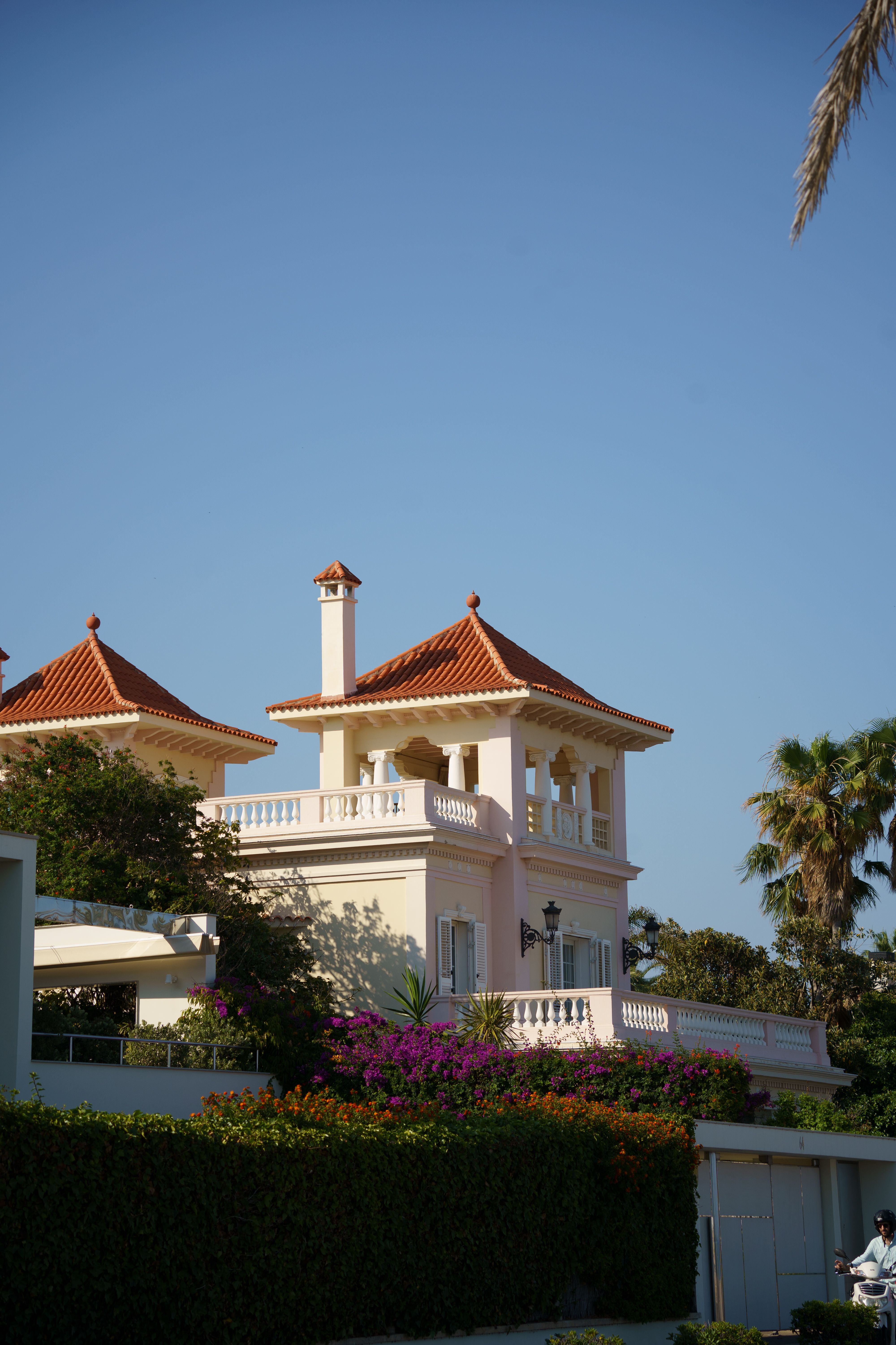 Elegante Monegaskische villa met terras, torentje en volwassen tuin geschikt voor een gezin